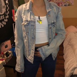 » AMERICAN EAGLE DISTRESSED JEAN JACKET «